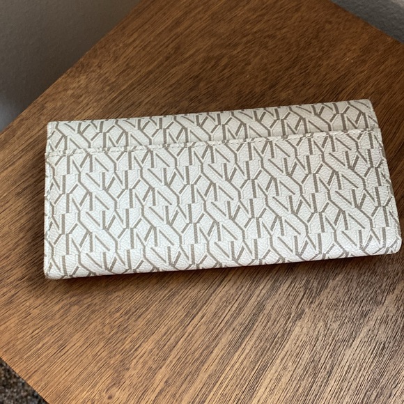 Marc New York EUC Logo Full-Size Wallet, Tan & Gold, Card & Coin Holder - Picture 10 of 13